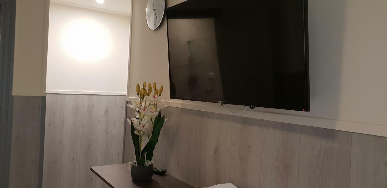 Apartment + Studios Insulinde Tilburg Kültér fotó